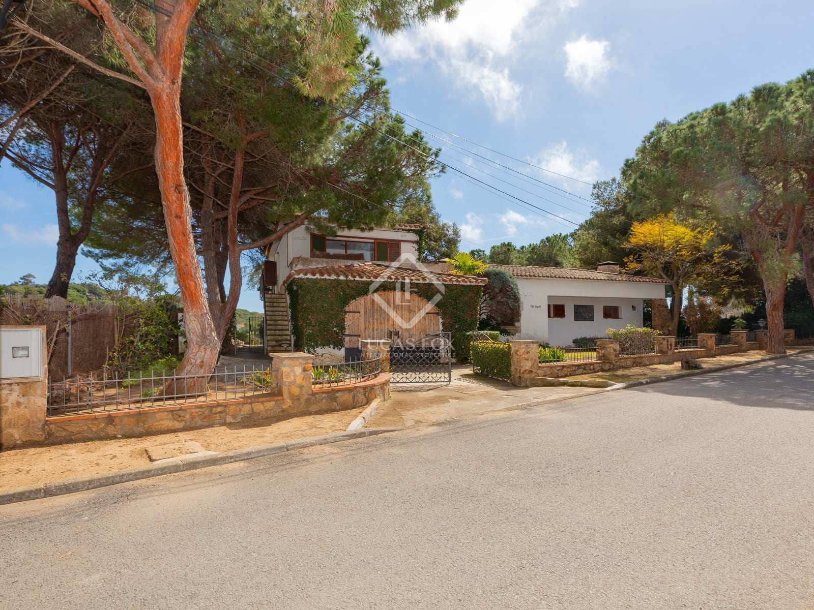 9 sypialnia Willa na sprzedaż w Lloret de Mar z basenem garażem - 900 000 € (Ref: 8182650)