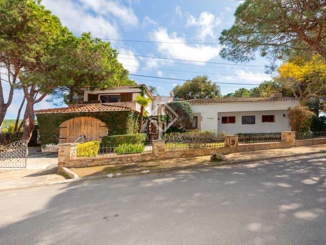 9 sypialnia Willa na sprzedaż w Lloret de Mar z basenem garażem - 900 000 € (Ref: 8182650)