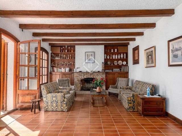 9 sypialnia Willa na sprzedaż w Lloret de Mar z basenem garażem - 900 000 € (Ref: 8182650)