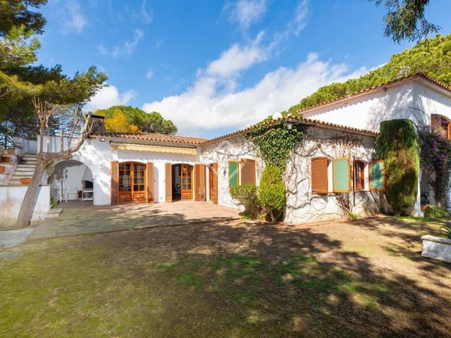 9 sypialnia Willa na sprzedaż w Lloret de Mar z basenem garażem - 900 000 € (Ref: 8182650)