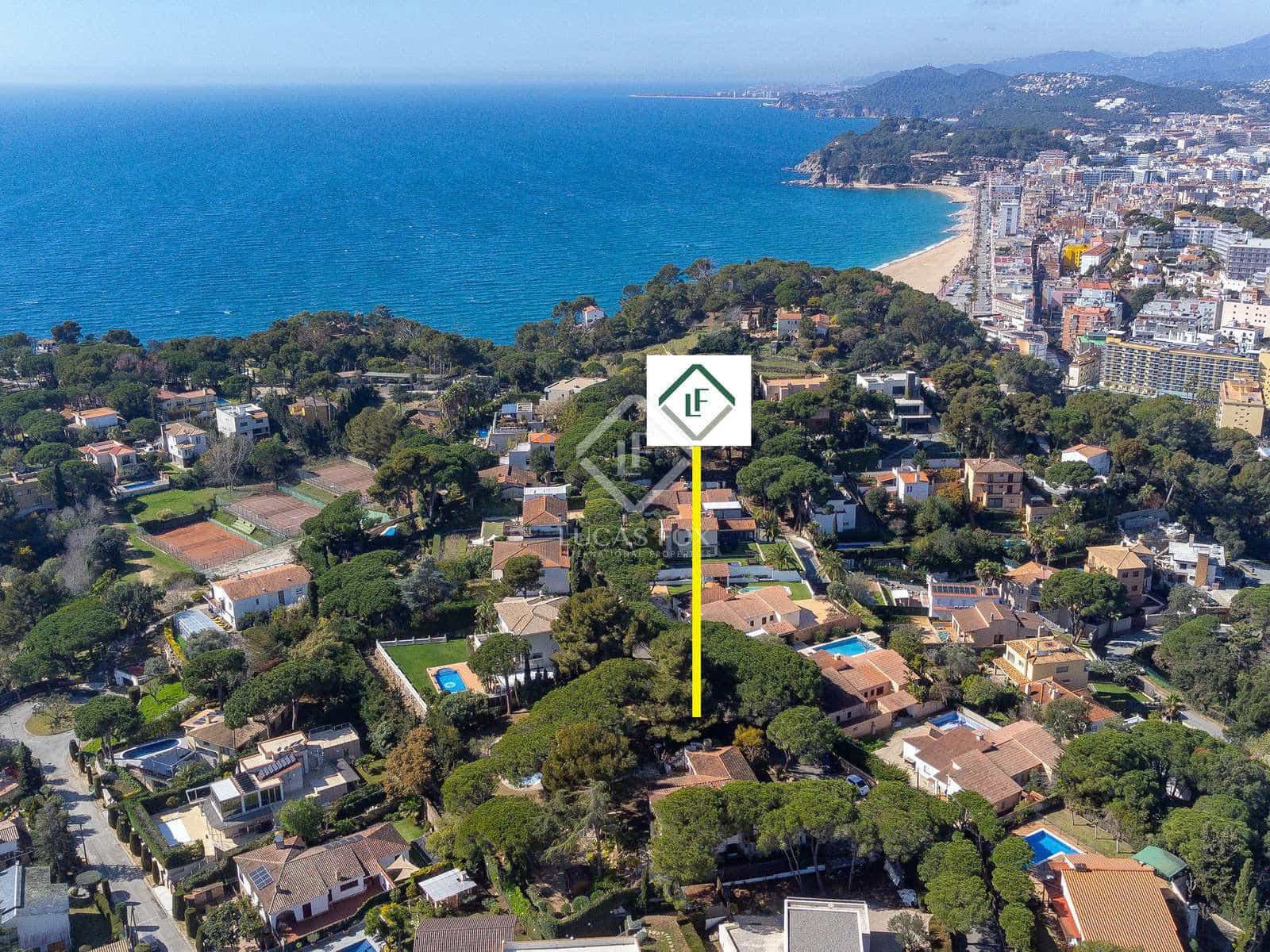 9 sypialnia Willa na sprzedaż w Lloret de Mar z basenem garażem - 900 000 € (Ref: 8182650)
