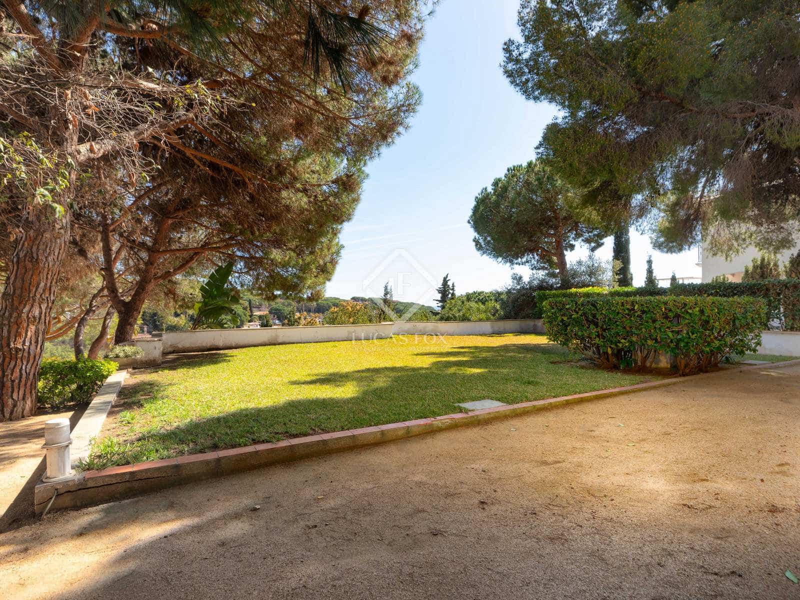 9 sypialnia Willa na sprzedaż w Lloret de Mar z basenem garażem - 900 000 € (Ref: 8182650)