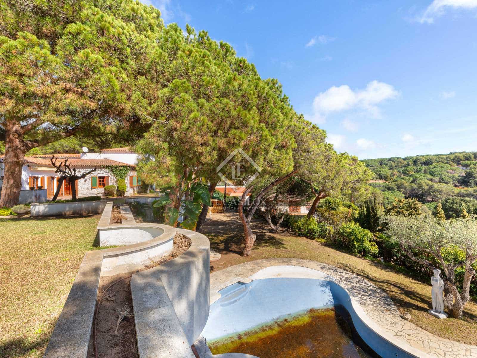 9 sypialnia Willa na sprzedaż w Lloret de Mar z basenem garażem - 900 000 € (Ref: 8182650)