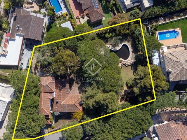 9 sypialnia Willa na sprzedaż w Lloret de Mar z basenem garażem - 900 000 € (Ref: 8182650)