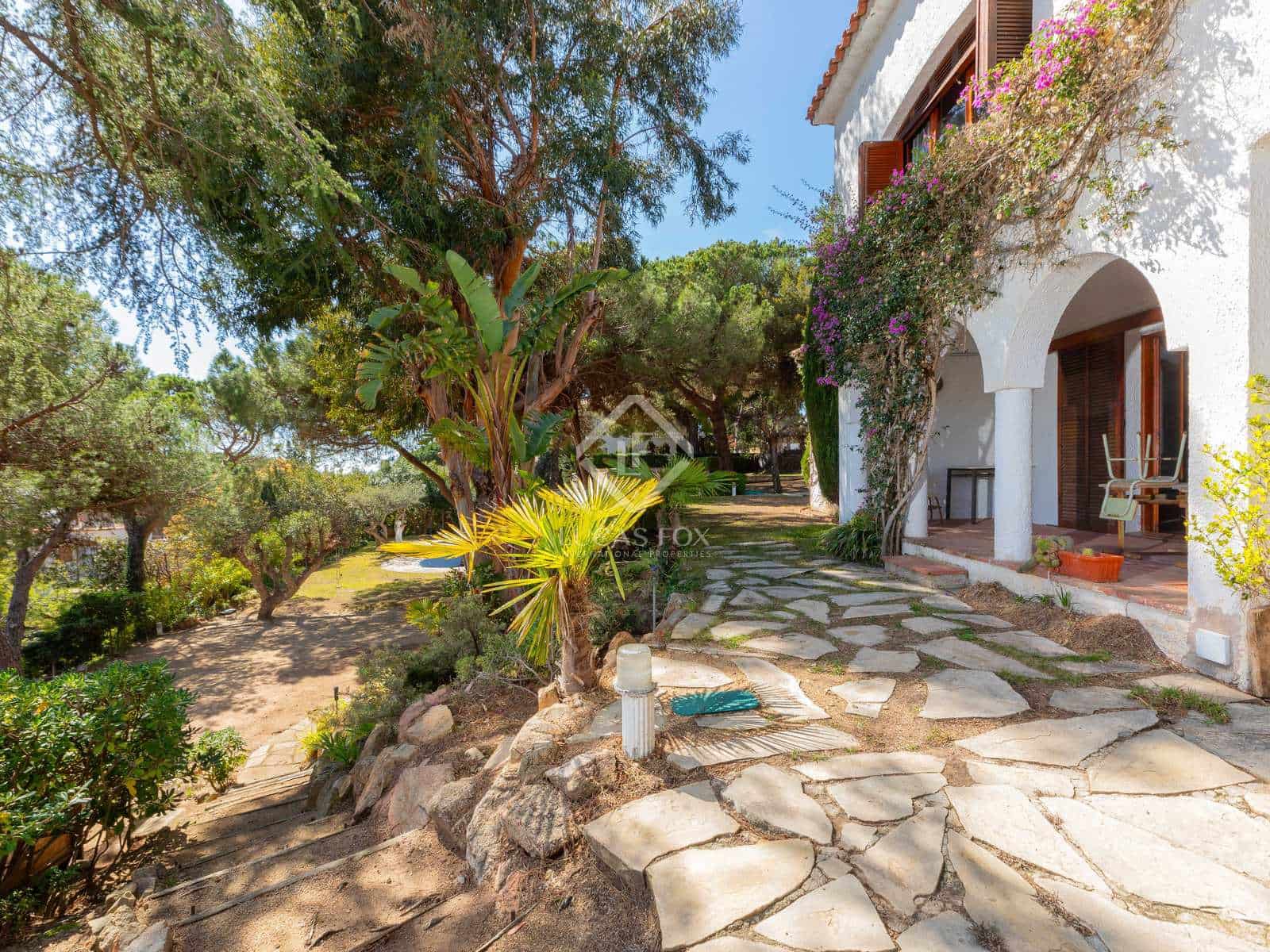 9 sypialnia Willa na sprzedaż w Lloret de Mar z basenem garażem - 900 000 € (Ref: 8182650)