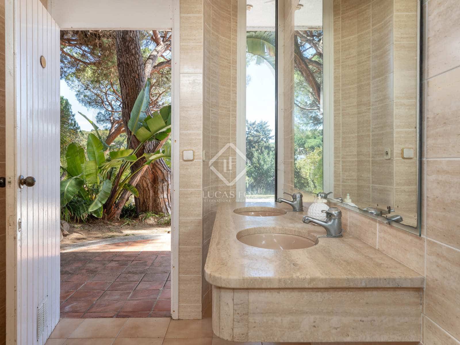 9 sypialnia Willa na sprzedaż w Lloret de Mar z basenem garażem - 900 000 € (Ref: 8182650)