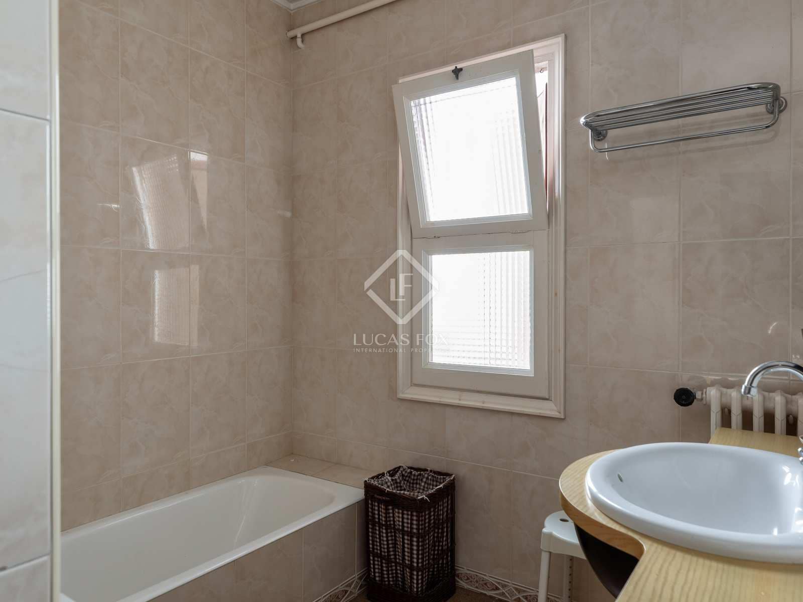 9 sypialnia Willa na sprzedaż w Lloret de Mar z basenem garażem - 900 000 € (Ref: 8182650)