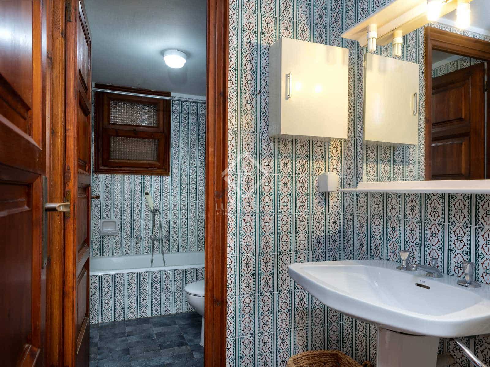 9 sypialnia Willa na sprzedaż w Lloret de Mar z basenem garażem - 900 000 € (Ref: 8182650)