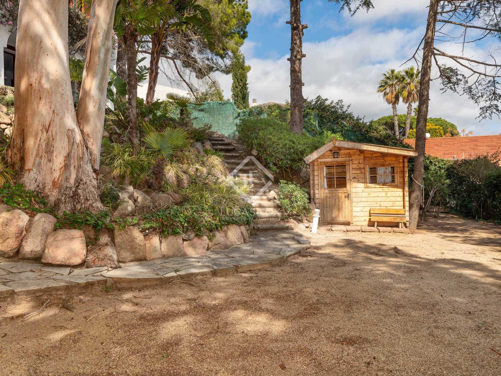 9 sypialnia Willa na sprzedaż w Lloret de Mar z basenem garażem - 900 000 € (Ref: 8182650)