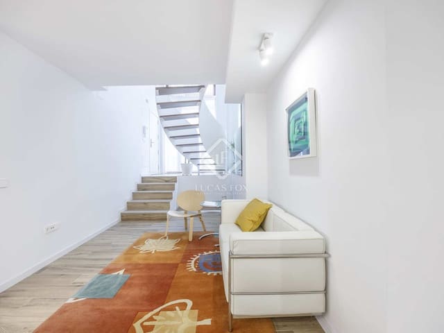 2 slaapkamer Appartement te huur in Valencia stad - € 2.100 (Ref: 8188632)