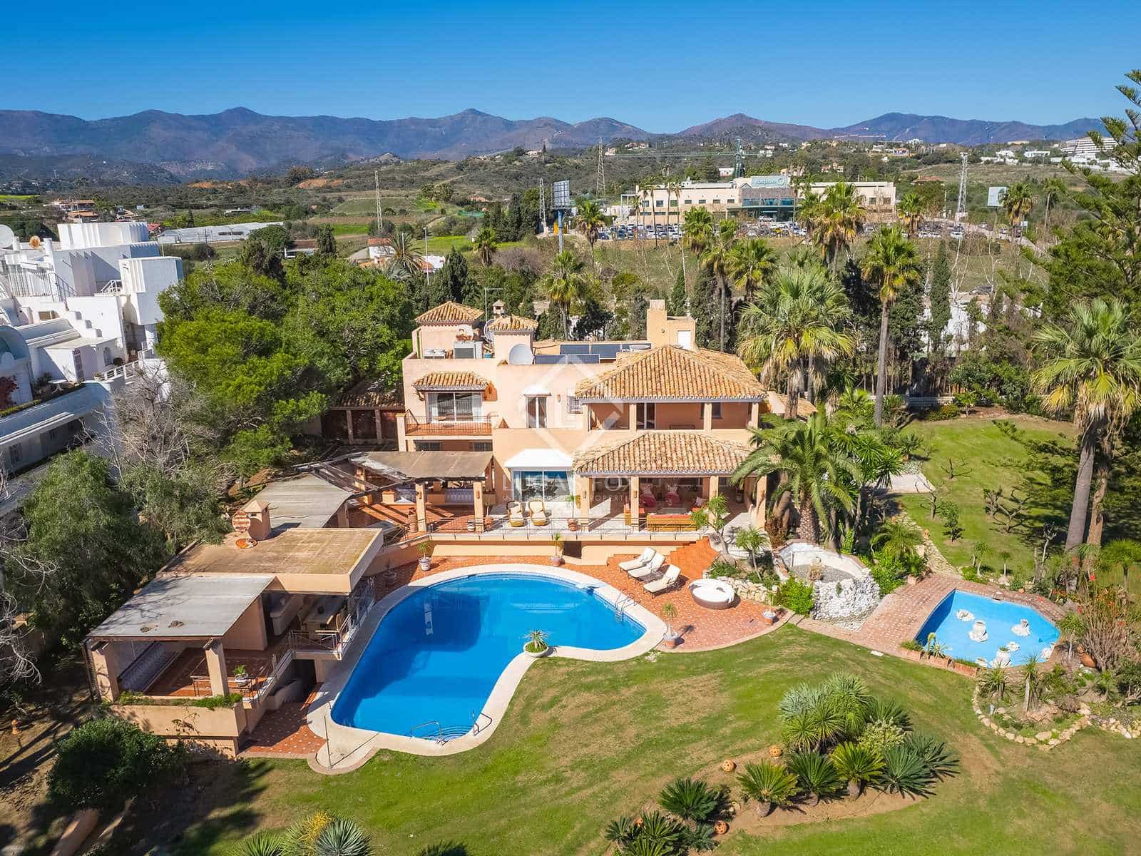 8 bedroom Villa for sale in Estepona with pool garage - € 8,400,000 (Ref: 8206024)