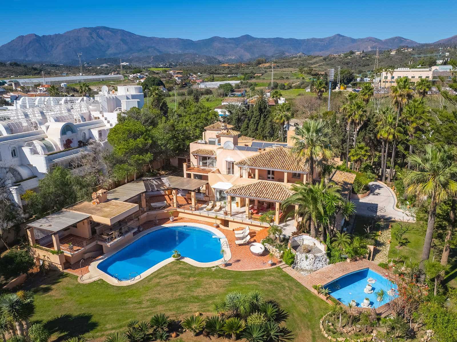 8 bedroom Villa for sale in Estepona with pool garage - € 8,400,000 (Ref: 8206024)