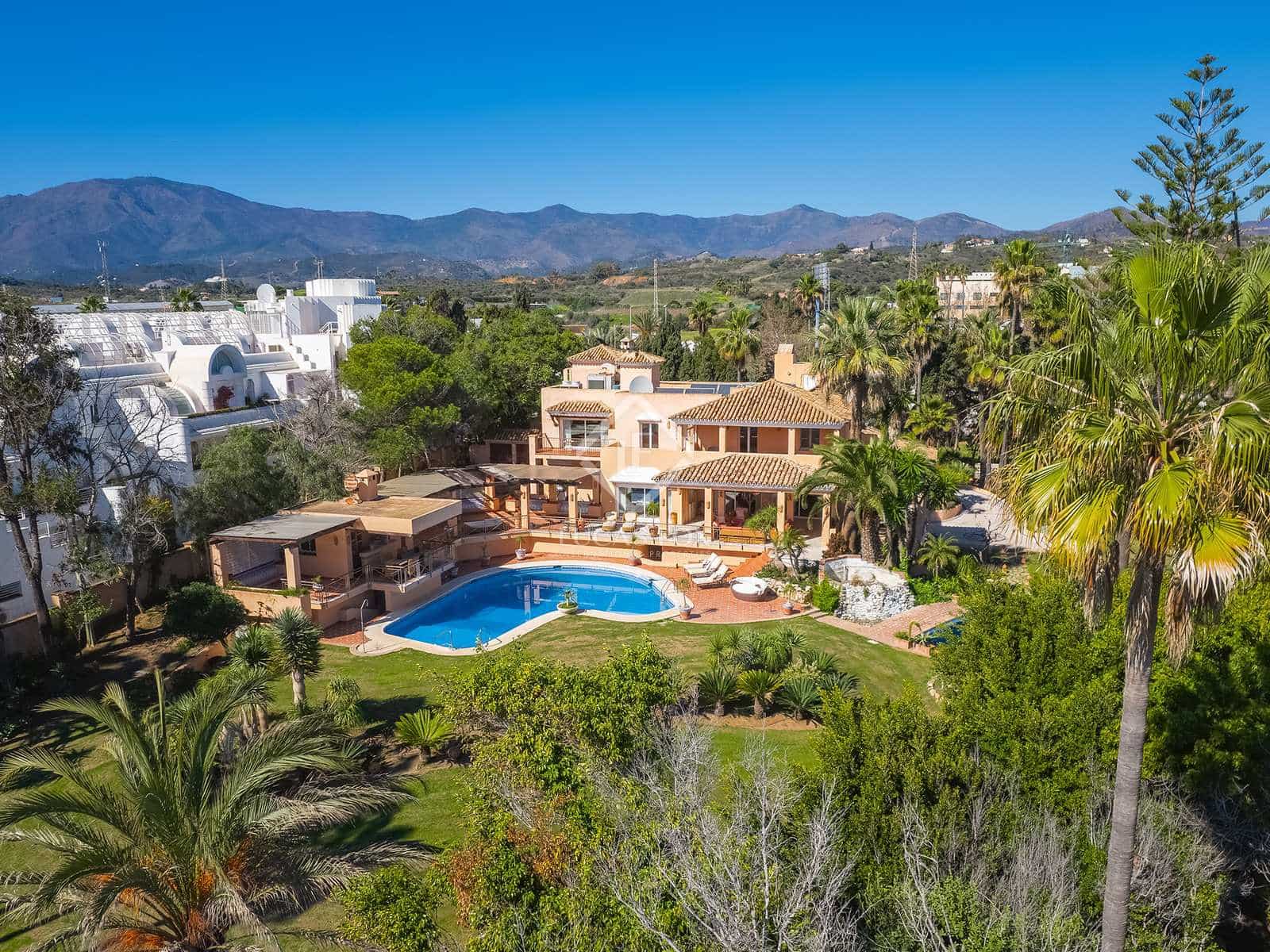 8 bedroom Villa for sale in Estepona with pool garage - € 8,400,000 (Ref: 8206024)