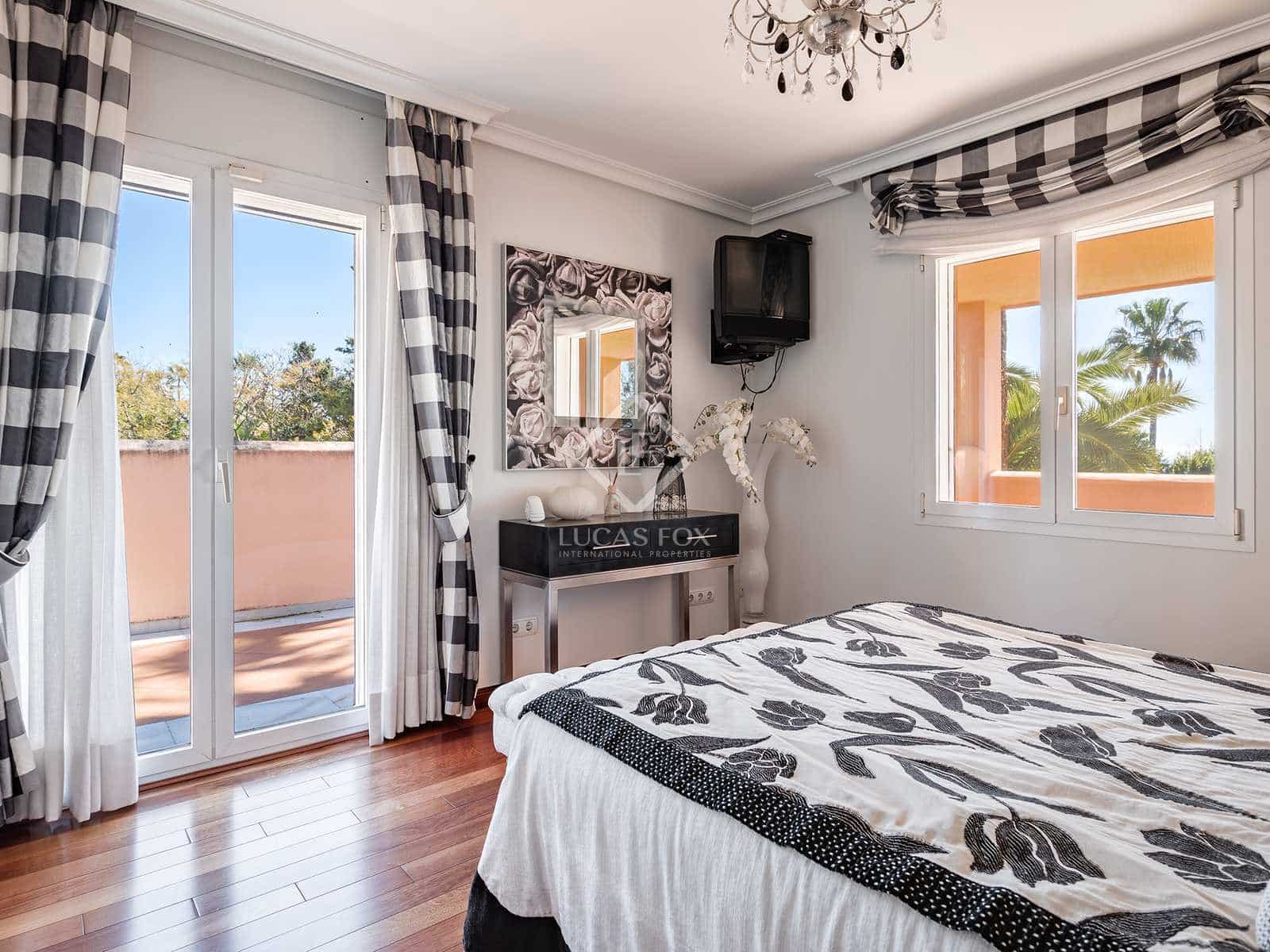 8 bedroom Villa for sale in Estepona with pool garage - € 8,400,000 (Ref: 8206024)