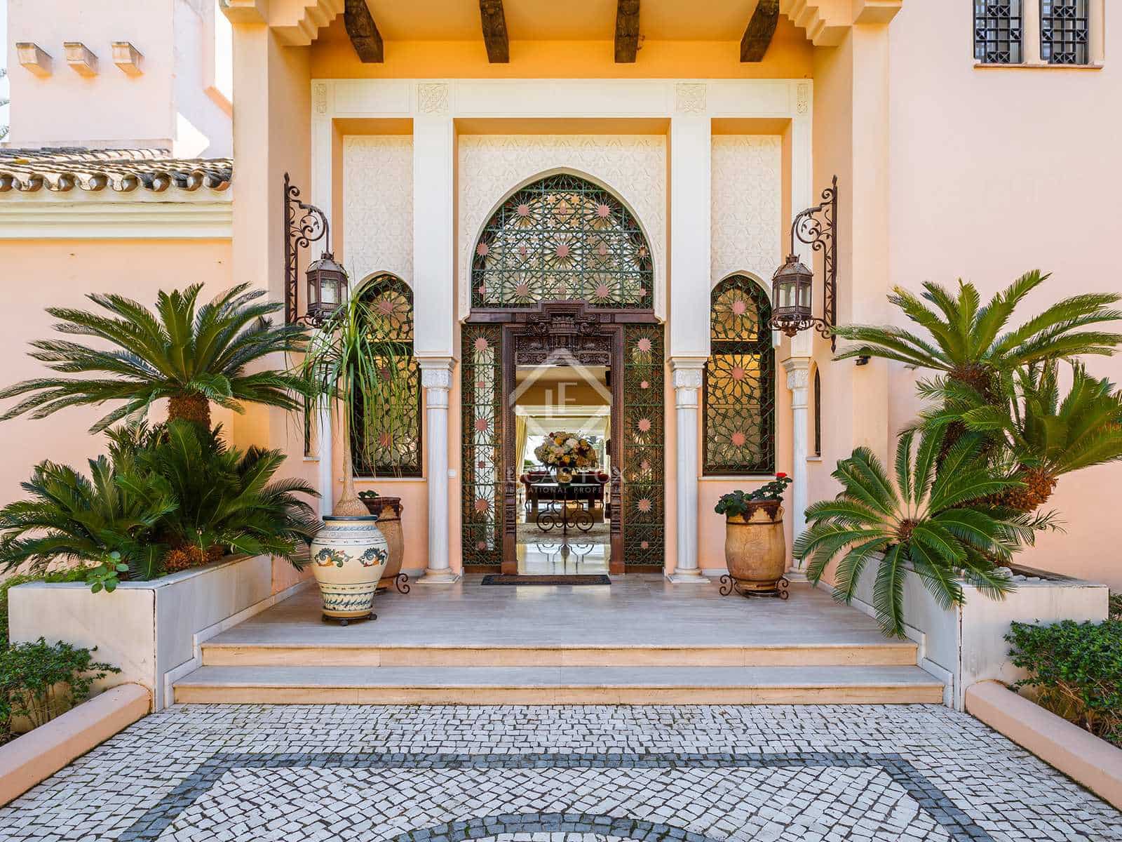 8 bedroom Villa for sale in Estepona with pool garage - € 8,400,000 (Ref: 8206024)