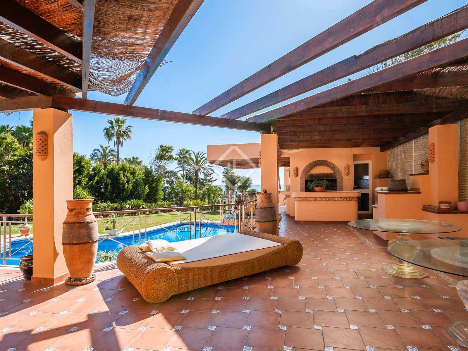 8 bedroom Villa for sale in Estepona with pool garage - € 8,400,000 (Ref: 8206024)