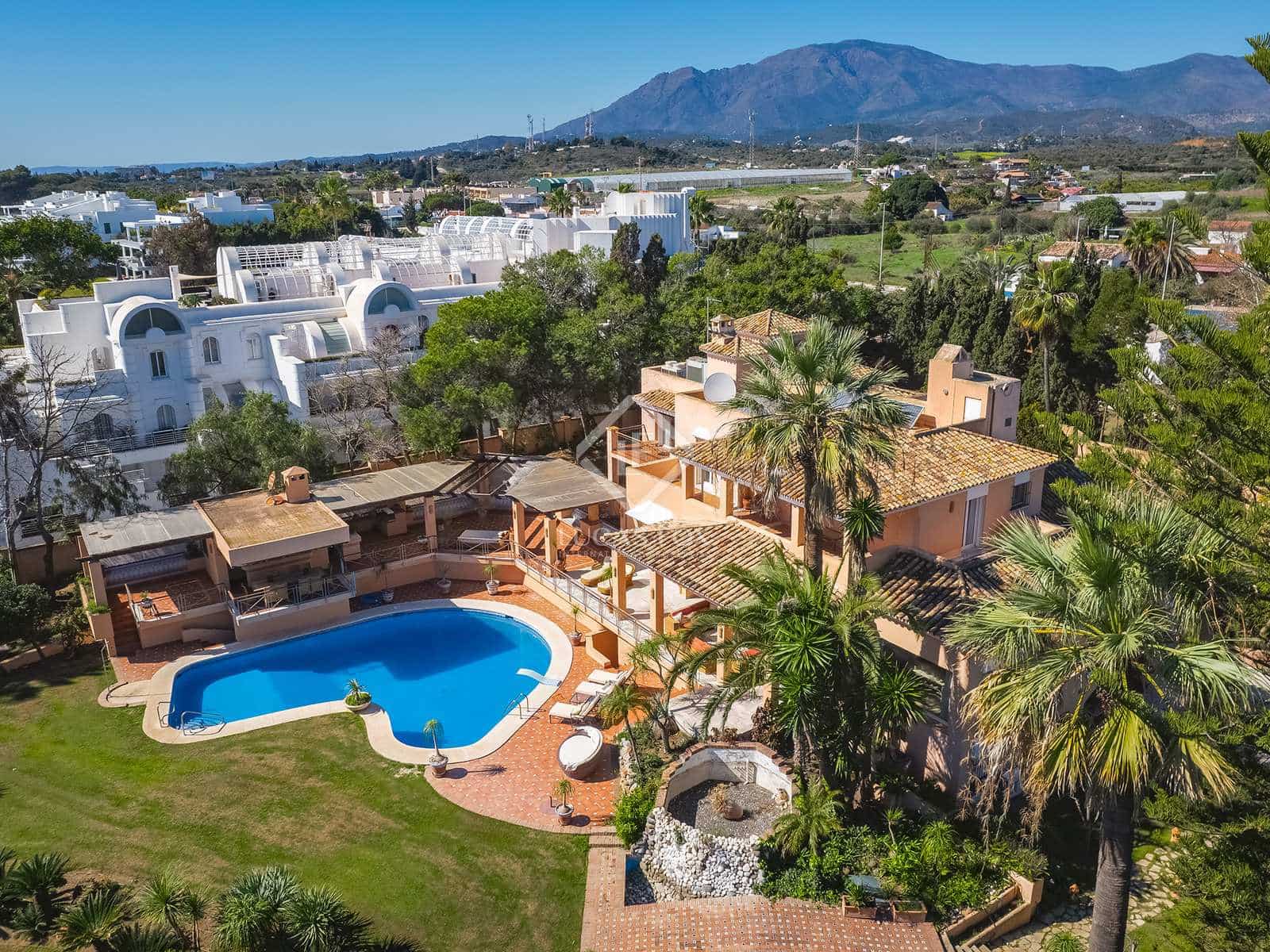 8 bedroom Villa for sale in Estepona with pool garage - € 8,400,000 (Ref: 8206024)