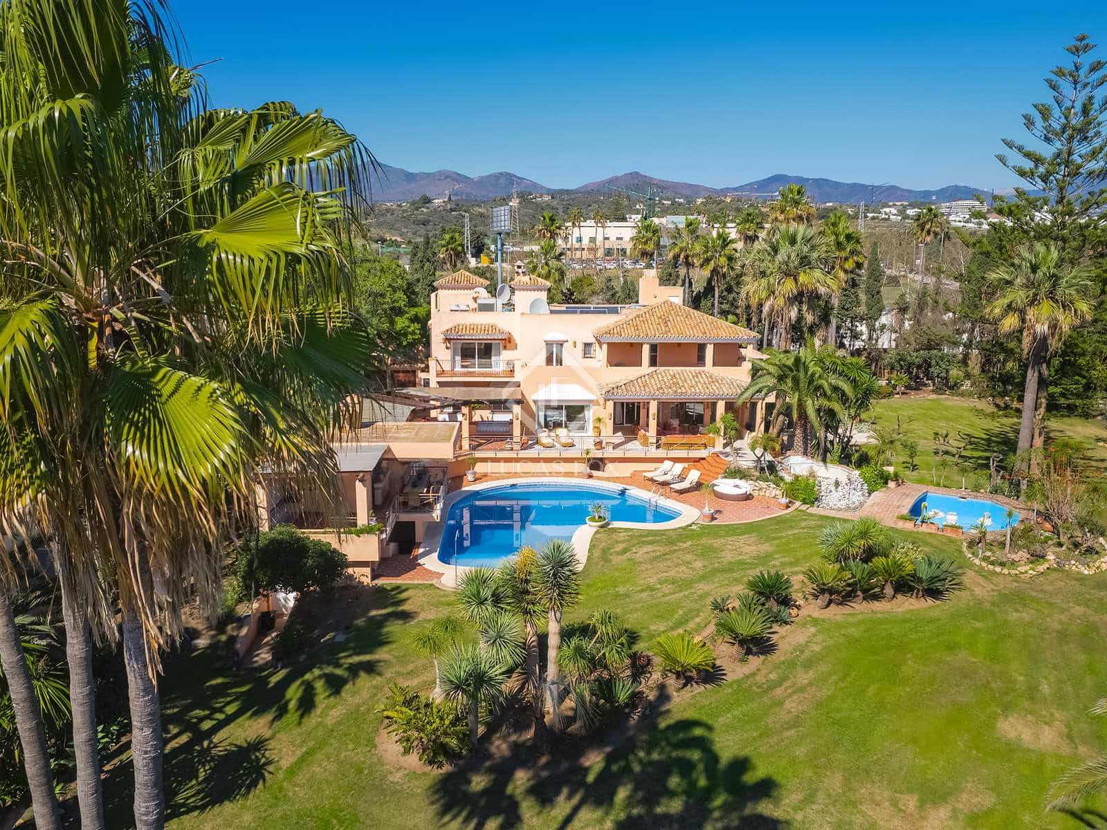 8 bedroom Villa for sale in Estepona with pool garage - € 8,400,000 (Ref: 8206024)