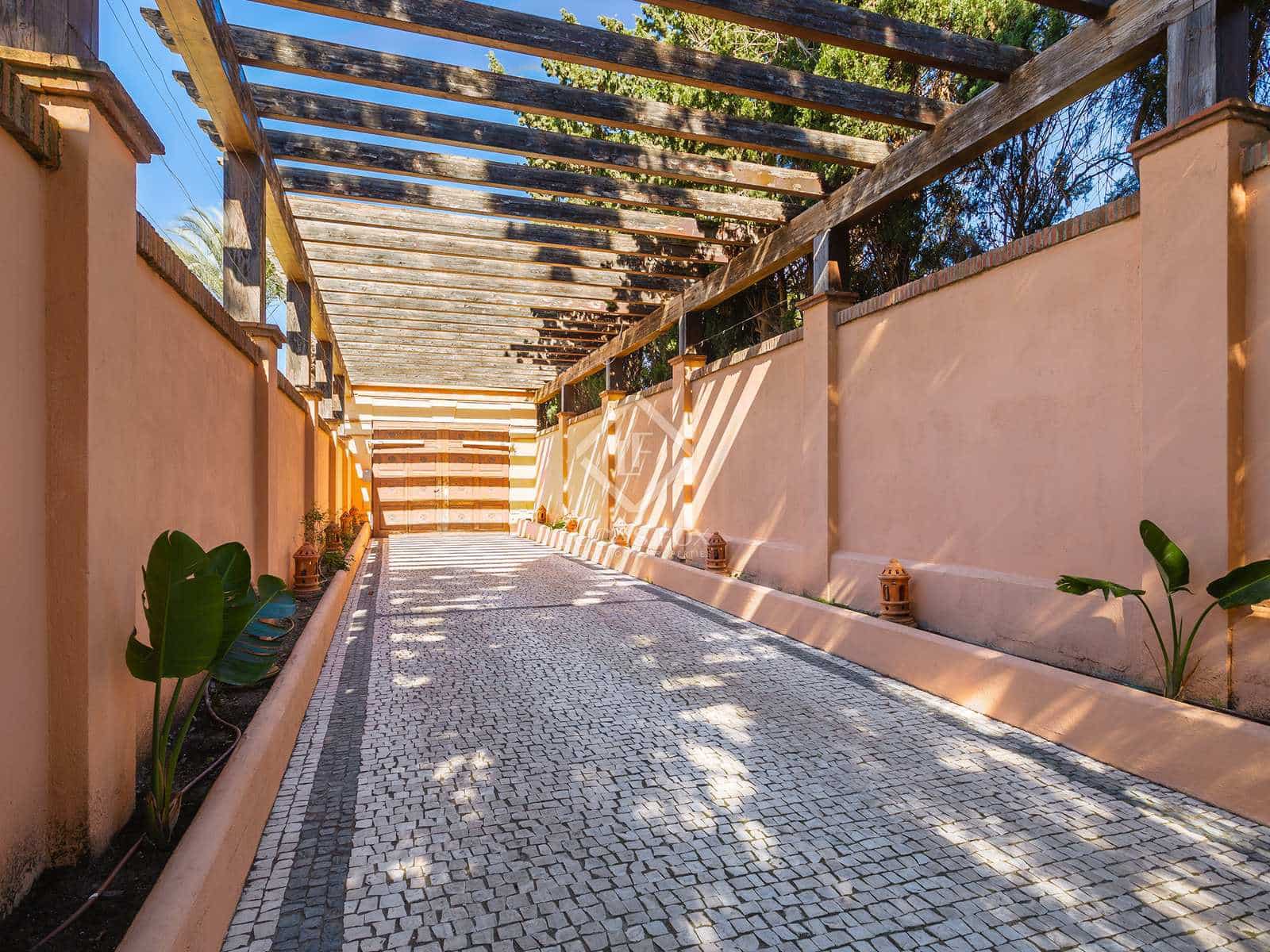 8 bedroom Villa for sale in Estepona with pool garage - € 8,400,000 (Ref: 8206024)