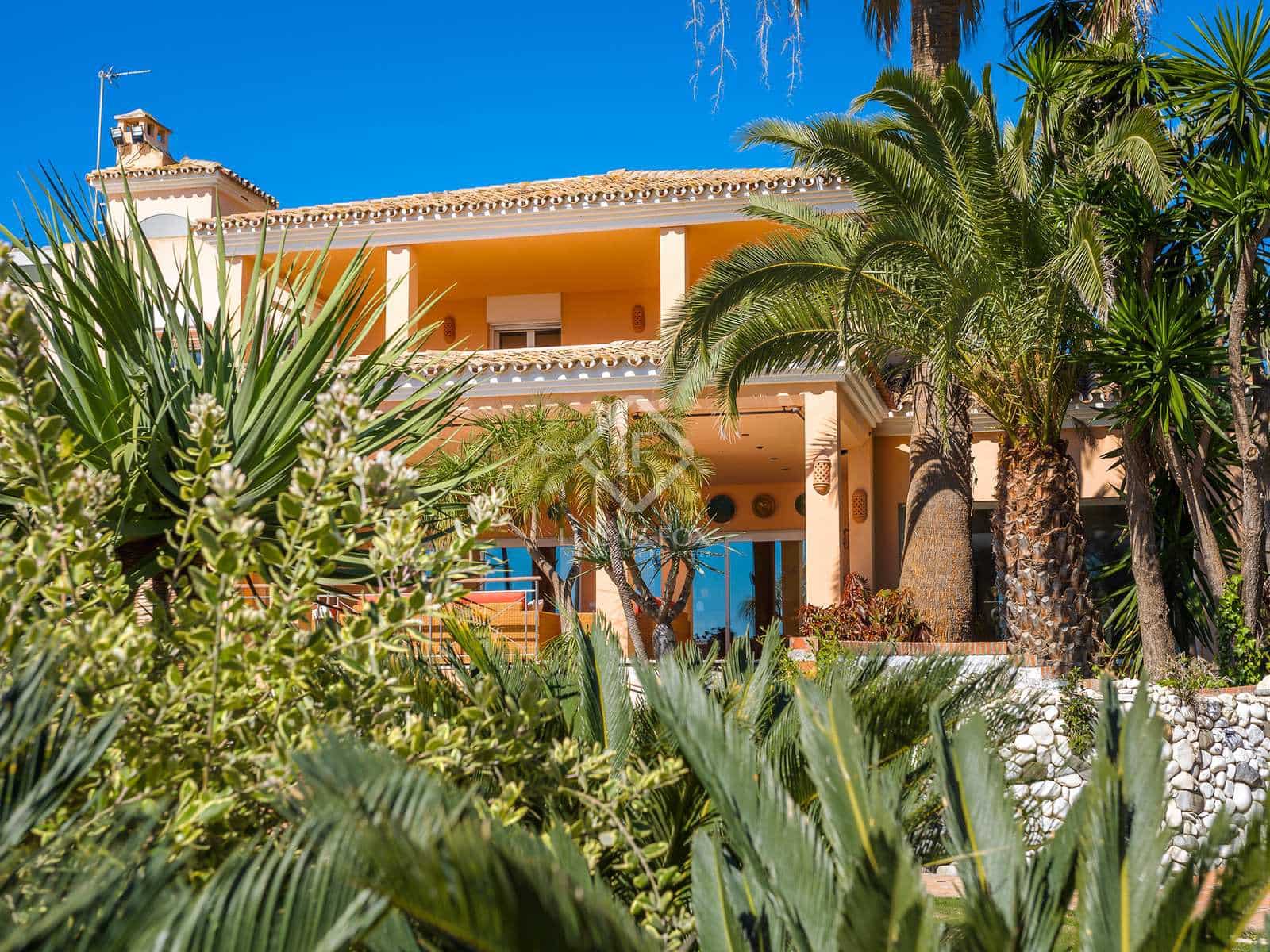 8 bedroom Villa for sale in Estepona with pool garage - € 8,400,000 (Ref: 8206024)