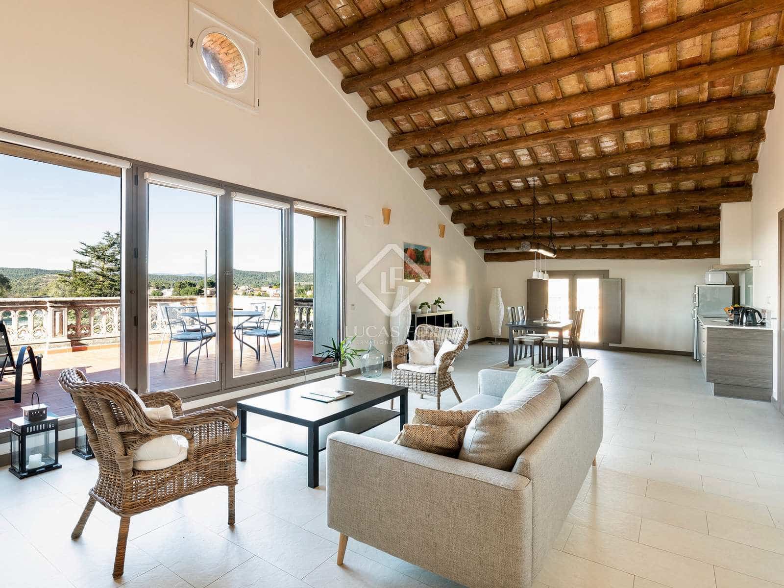 18 soveværelse Finca/Landehus til salg i La Torre de Claramunt med swimmingpool garage - € 2.350.000 (Ref: 8207103)