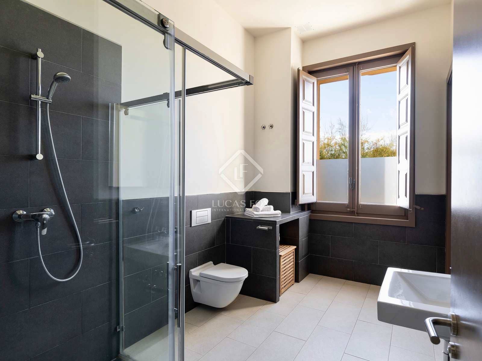 18 soveværelse Finca/Landehus til salg i La Torre de Claramunt med swimmingpool garage - € 2.350.000 (Ref: 8207103)