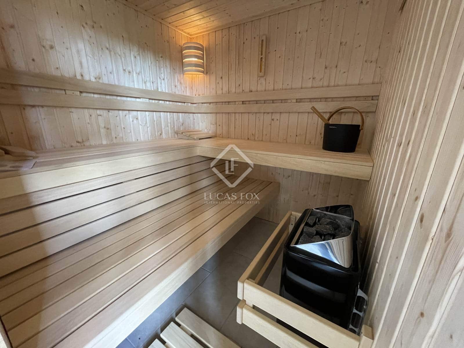 18 soveværelse Finca/Landehus til salg i La Torre de Claramunt med swimmingpool garage - € 2.350.000 (Ref: 8207103)