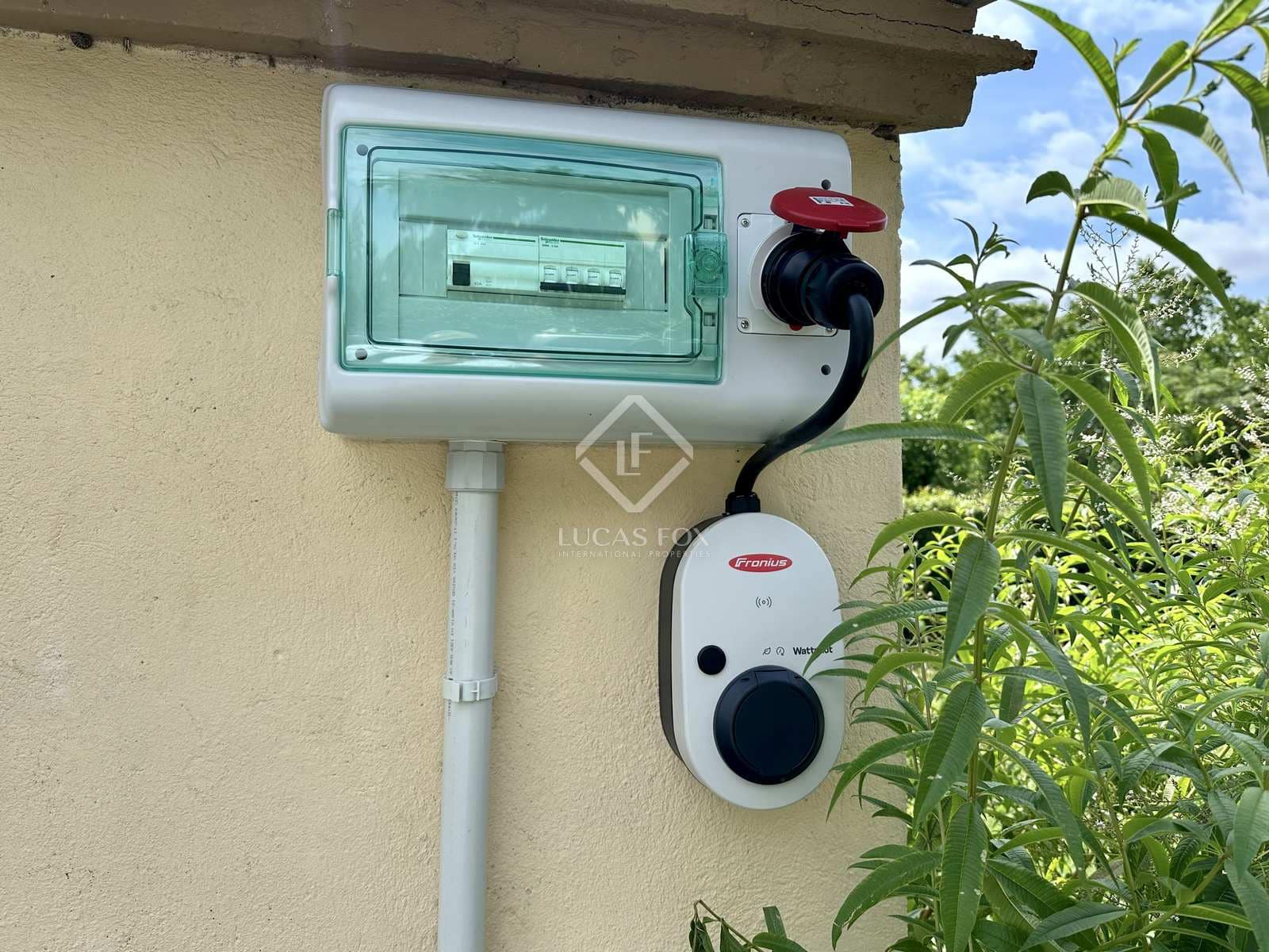 18 soveværelse Finca/Landehus til salg i La Torre de Claramunt med swimmingpool garage - € 2.350.000 (Ref: 8207103)