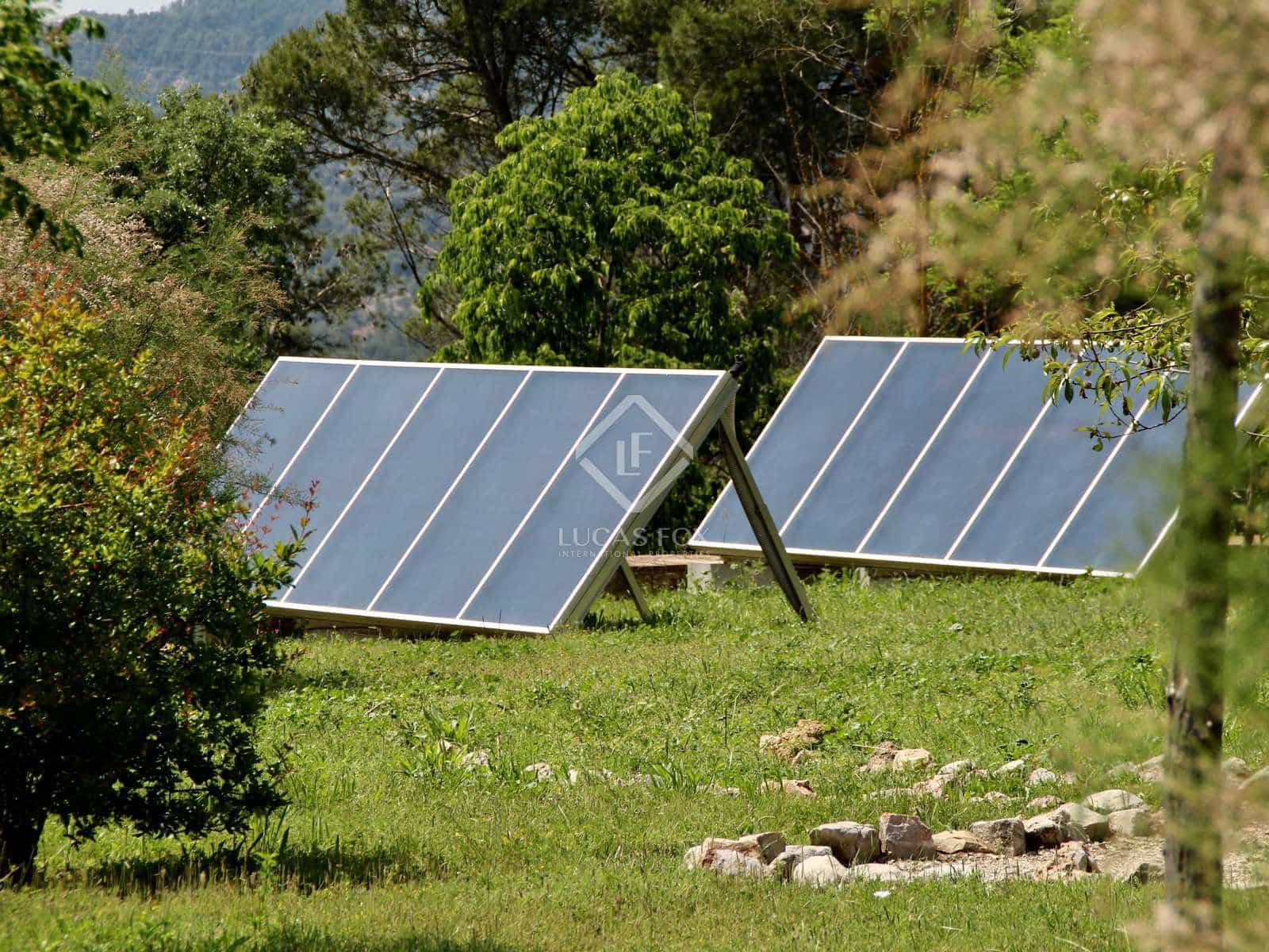 18 soveværelse Finca/Landehus til salg i La Torre de Claramunt med swimmingpool garage - € 2.350.000 (Ref: 8207103)