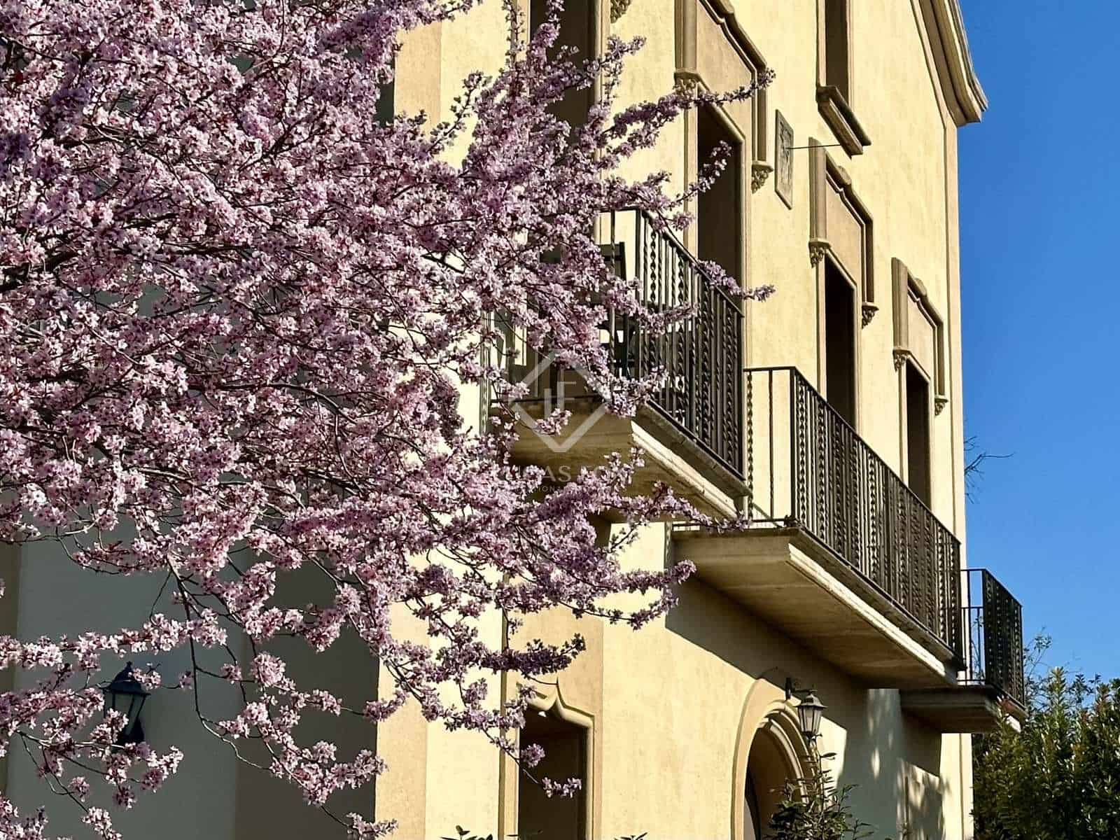 18 soveværelse Finca/Landehus til salg i La Torre de Claramunt med swimmingpool garage - € 2.350.000 (Ref: 8207103)