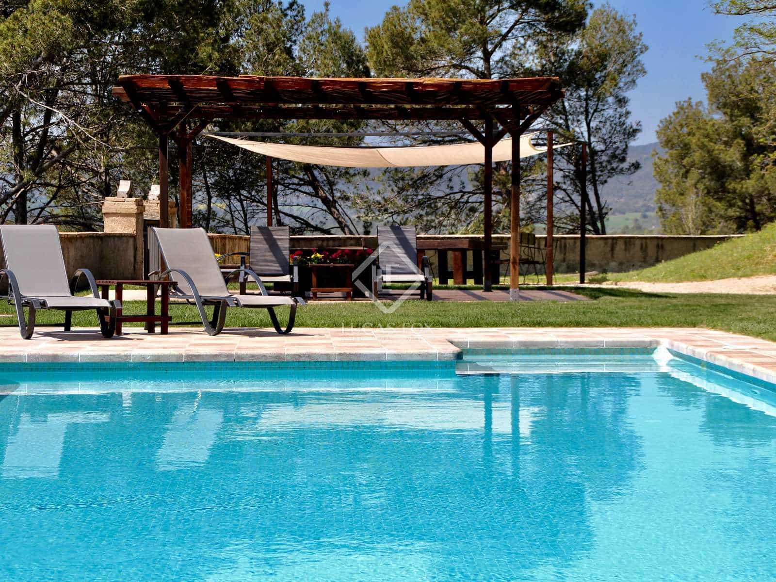 18 soveværelse Finca/Landehus til salg i La Torre de Claramunt med swimmingpool garage - € 2.350.000 (Ref: 8207103)