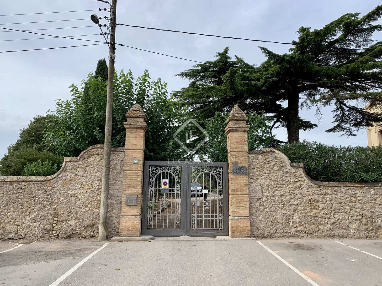 18 soveværelse Finca/Landehus til salg i La Torre de Claramunt med swimmingpool garage - € 2.350.000 (Ref: 8207103)