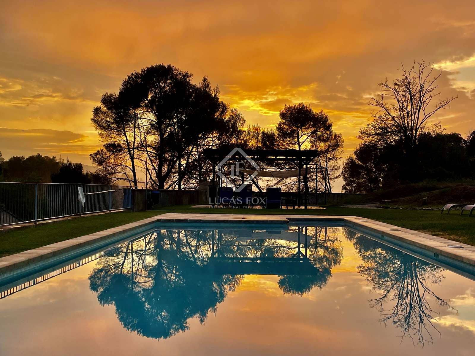 18 soveværelse Finca/Landehus til salg i La Torre de Claramunt med swimmingpool garage - € 2.350.000 (Ref: 8207103)