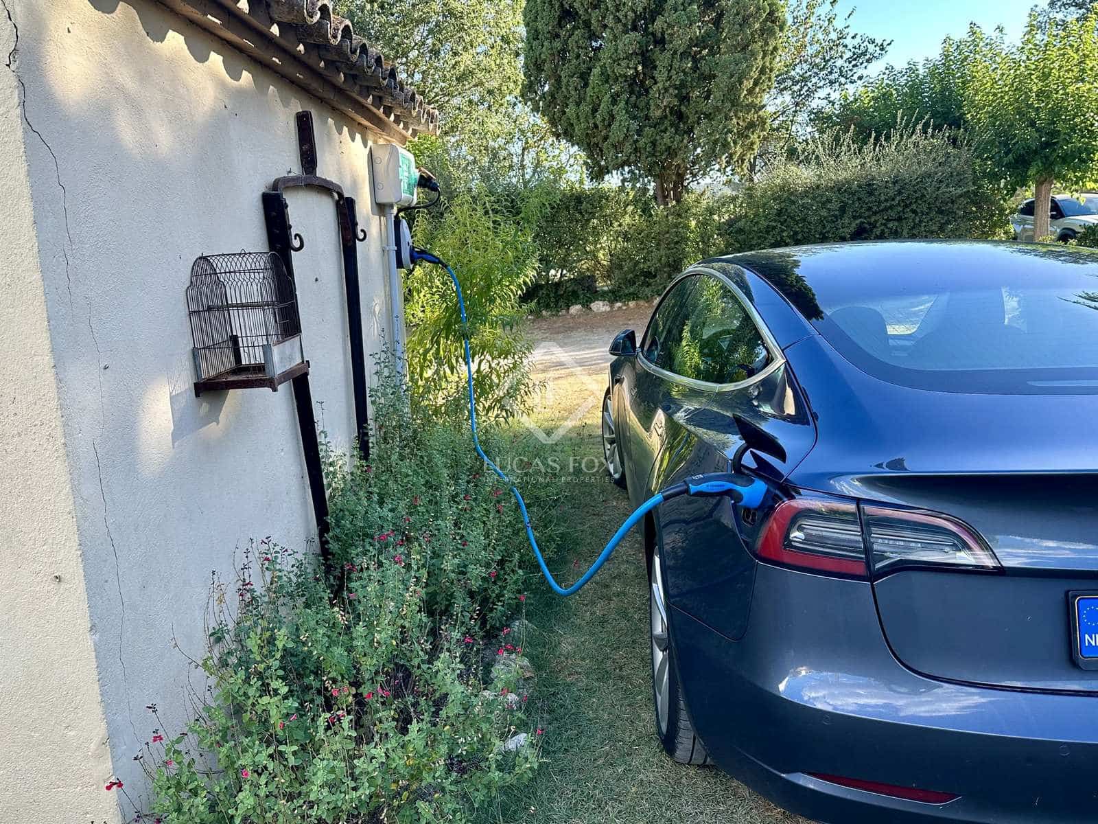 18 soveværelse Finca/Landehus til salg i La Torre de Claramunt med swimmingpool garage - € 2.350.000 (Ref: 8207103)