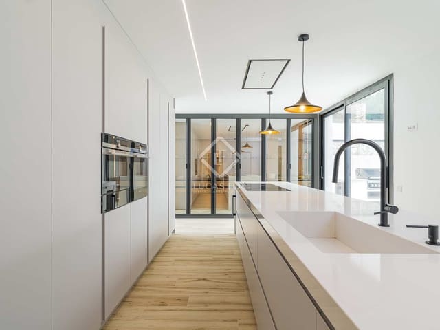 8 sypialnia Willa na sprzedaż w Sant Andreu de Llavaneres z basenem garażem - 2 475 000 € (Ref: 8210050)