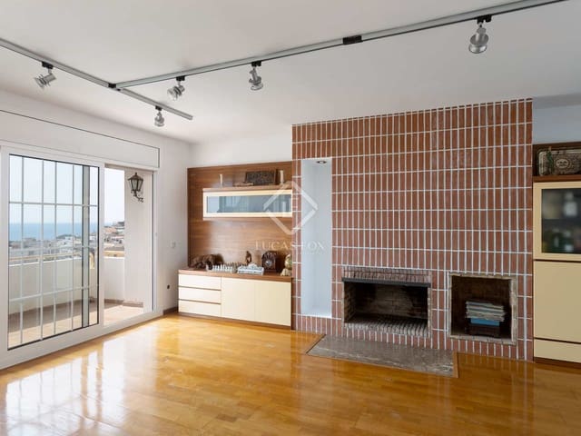 5 Zimmer Villa zu verkaufen in Premià de Dalt mit Pool Garage - 990.000 € (Ref: 8210295)