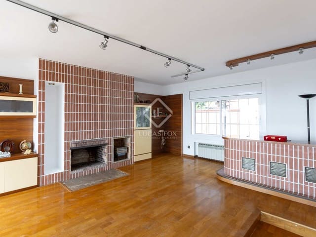 5 Zimmer Villa zu verkaufen in Premià de Dalt mit Pool Garage - 990.000 € (Ref: 8210295)