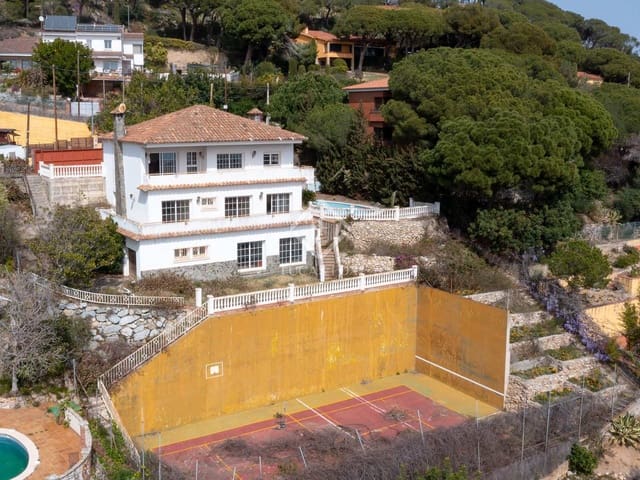 5 Zimmer Villa zu verkaufen in Premià de Dalt mit Pool Garage - 990.000 € (Ref: 8210295)