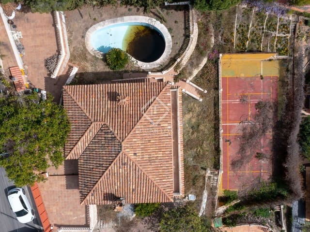 5 Zimmer Villa zu verkaufen in Premià de Dalt mit Pool Garage - 990.000 € (Ref: 8210295)