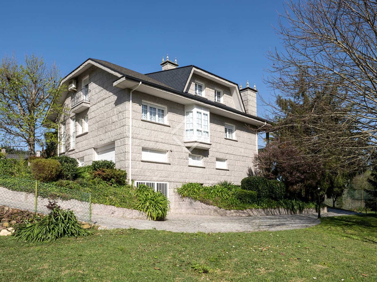 5 soveværelse Villa til salg i Vilagarcia de Arousa med swimmingpool garage - € 880.000 (Ref: 8214711)