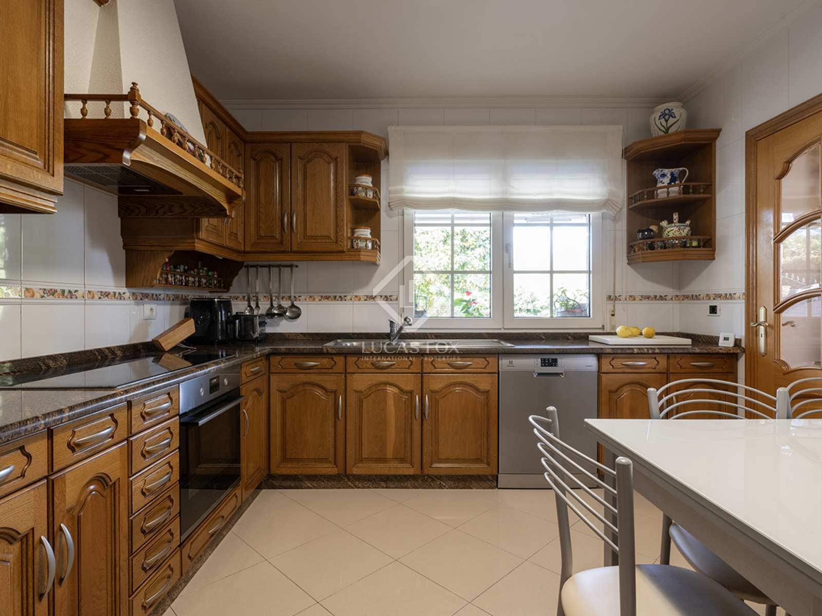 5 soveværelse Villa til salg i Vilagarcia de Arousa med swimmingpool garage - € 880.000 (Ref: 8214711)