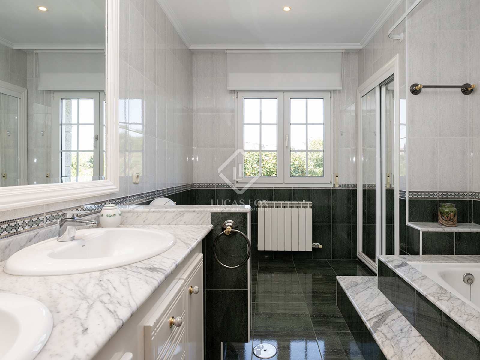 5 soveværelse Villa til salg i Vilagarcia de Arousa med swimmingpool garage - € 880.000 (Ref: 8214711)