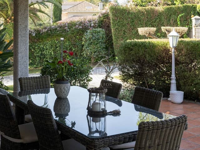 5 Zimmer Villa zu verkaufen in Vilagarcía de Arousa mit Pool Garage - 880.000 € (Ref: 8214711)