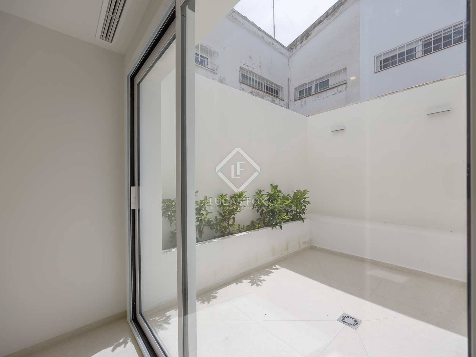 4 bedroom Villa for rent in Burjassot with pool - € 3,800 (Ref: 8220835)