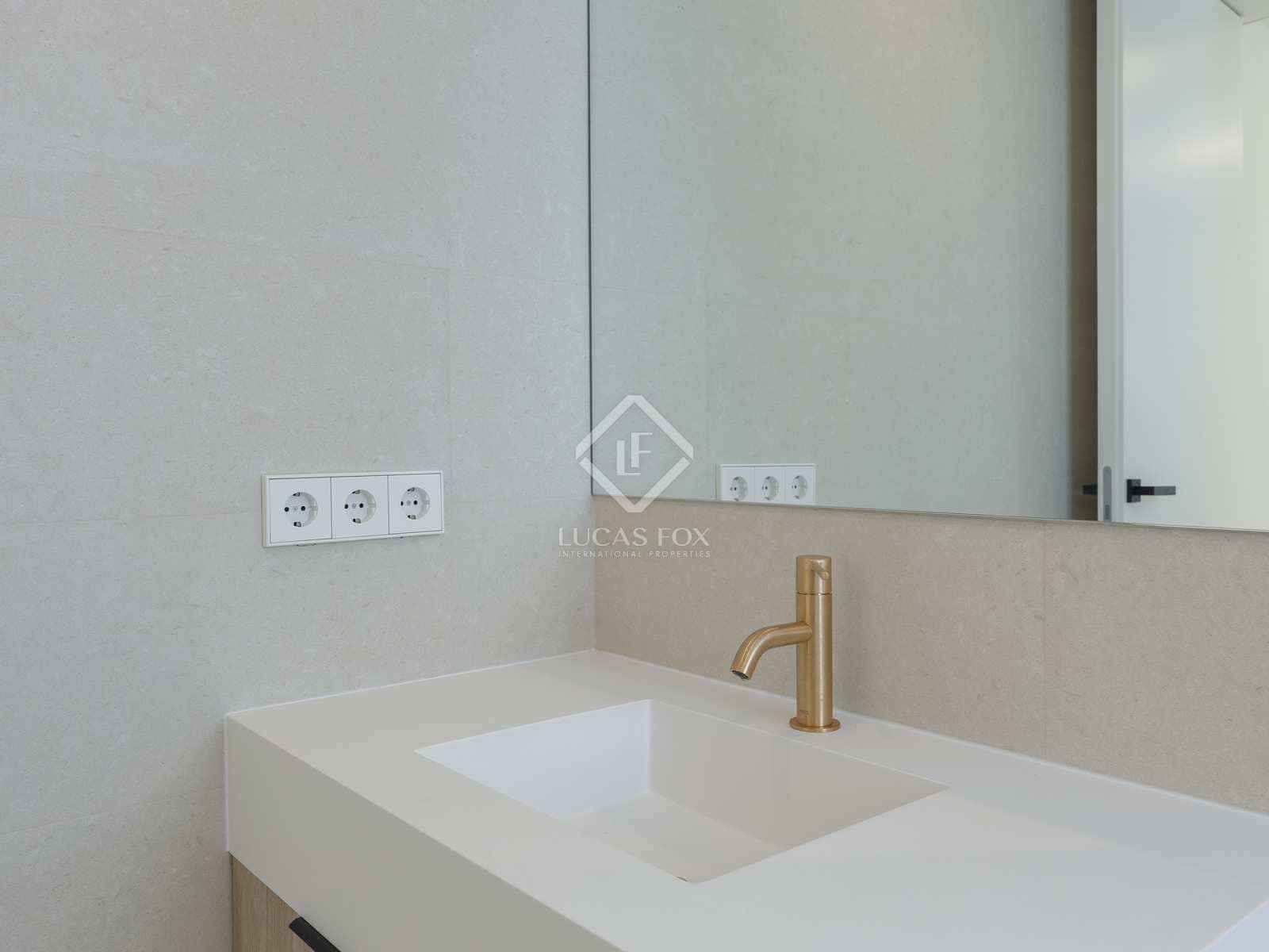 4 bedroom Villa for rent in Burjassot with pool - € 3,800 (Ref: 8220835)