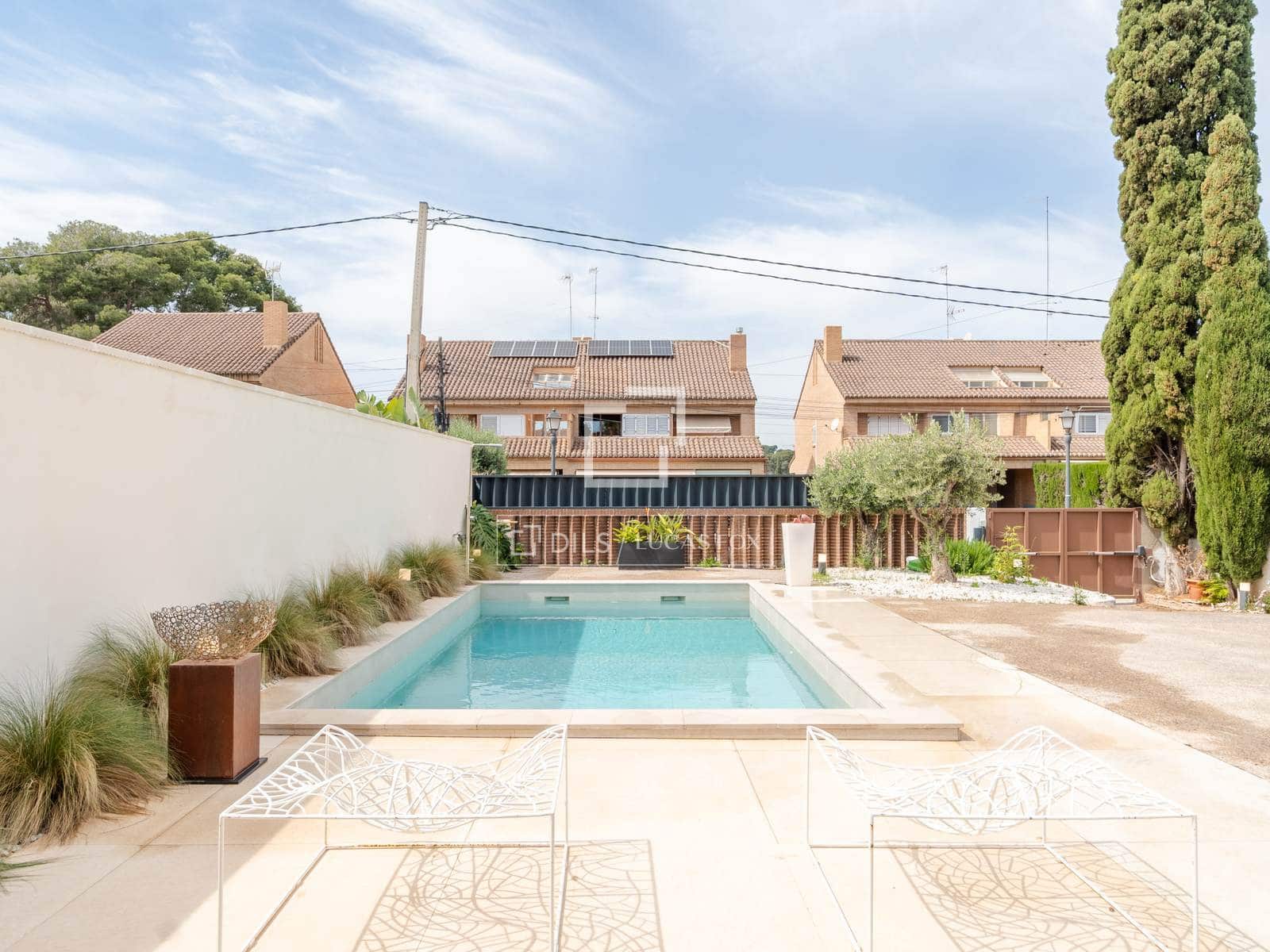 Villa/Maison de 4 chambres à louer à Burjassot avec piscine - 3 800 € (Ref: 8220835)