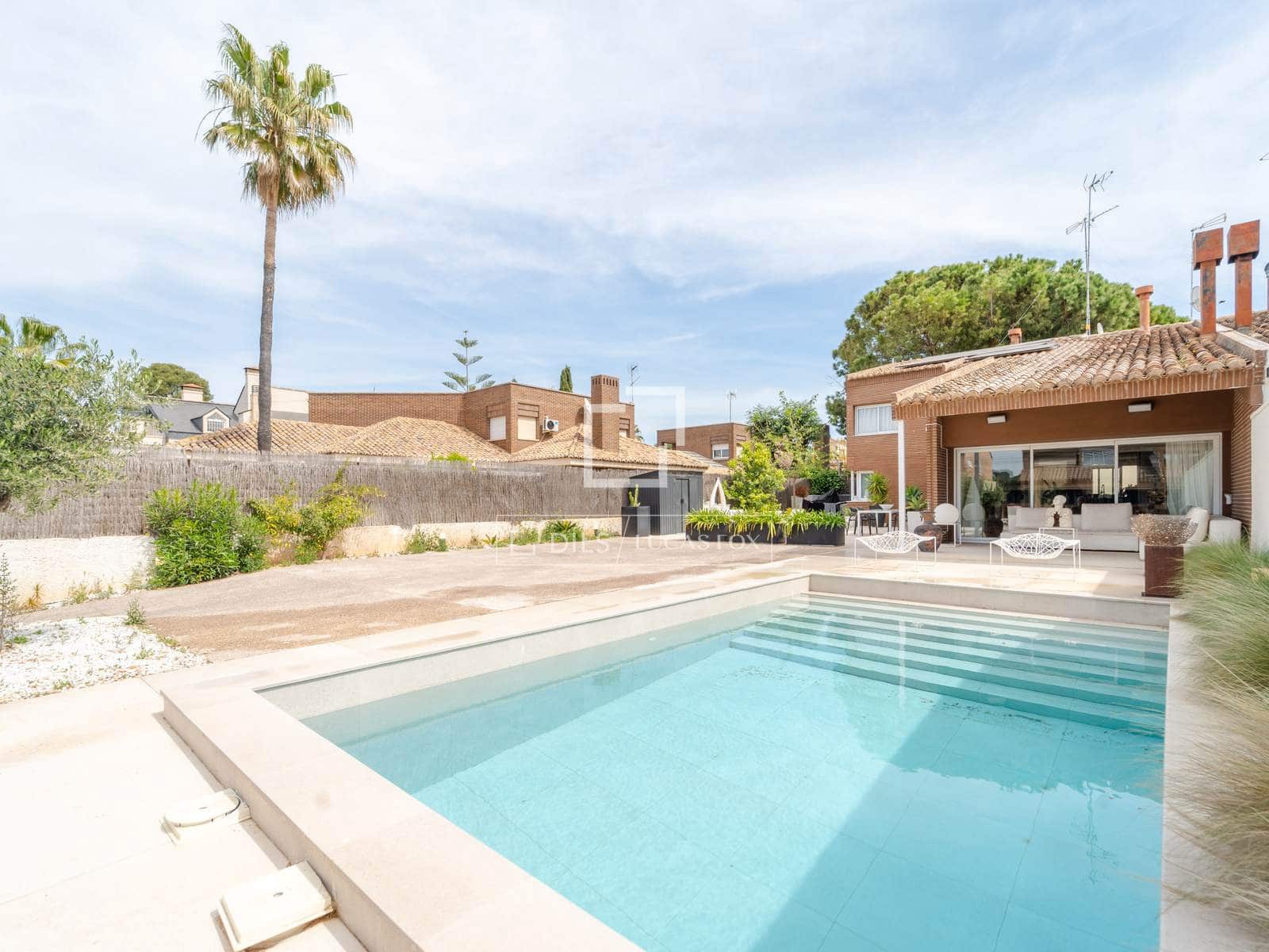 Villa/Maison de 4 chambres à louer à Burjassot avec piscine - 3 800 € (Ref: 8220835)