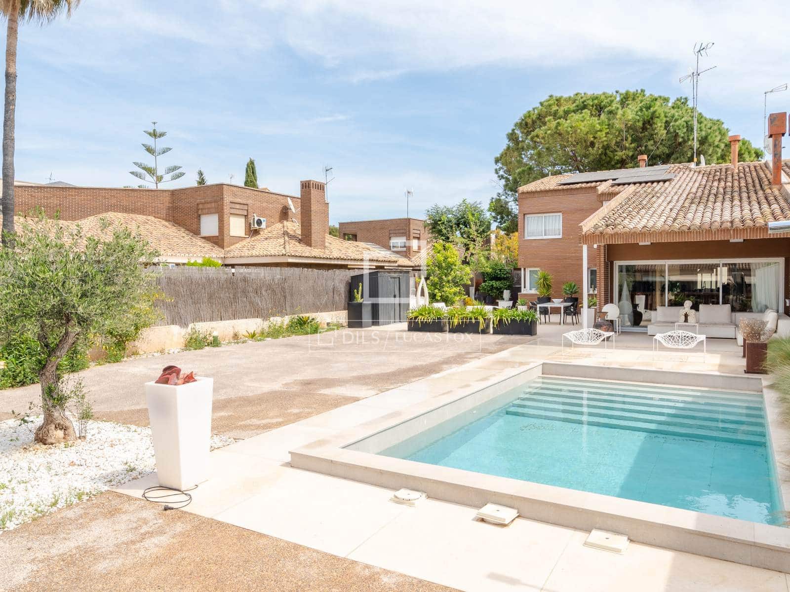 Villa/Maison de 4 chambres à louer à Burjassot avec piscine - 3 800 € (Ref: 8220835)