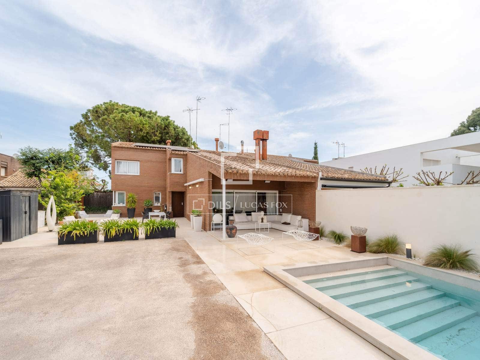 Villa/Maison de 4 chambres à louer à Burjassot avec piscine - 3 800 € (Ref: 8220835)