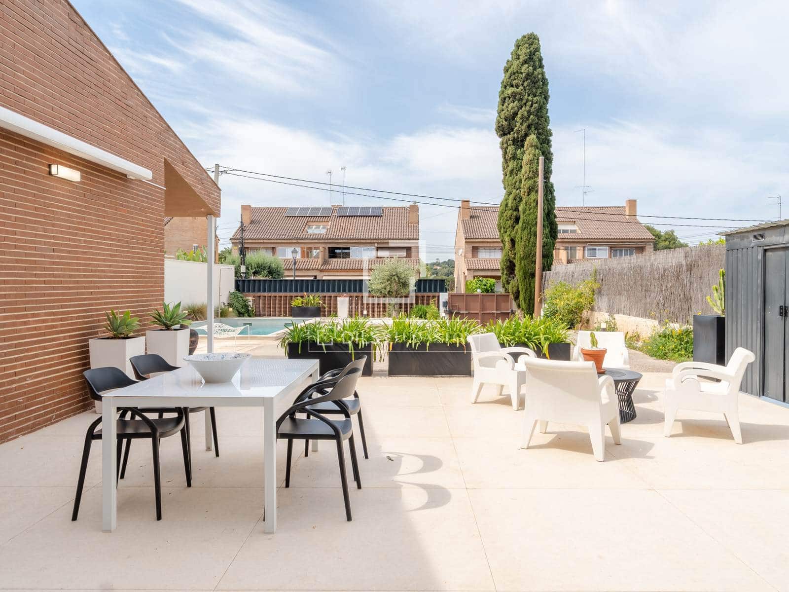 Villa/Maison de 4 chambres à louer à Burjassot avec piscine - 3 800 € (Ref: 8220835)